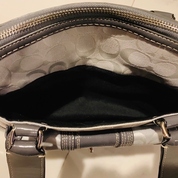 Coach purse light grey/silver like new condition - Picture 6 of 8